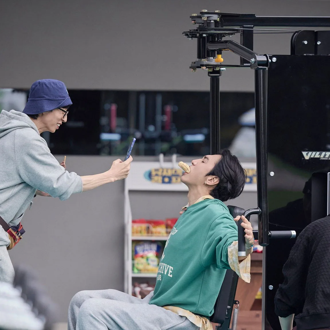 유재석 캠프 변우석 and Ji Ye-eun, talking and smiling, a forest path, friendly and bright, a picnic basket